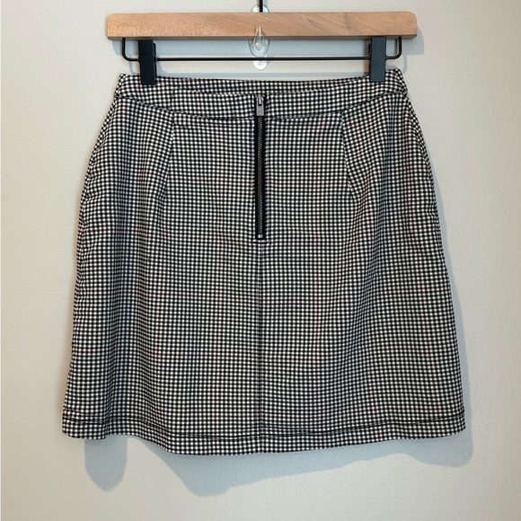 Hollister Houndstooth Ultra High Waisted A-Line Mini Skirt - Picture 4 of 7